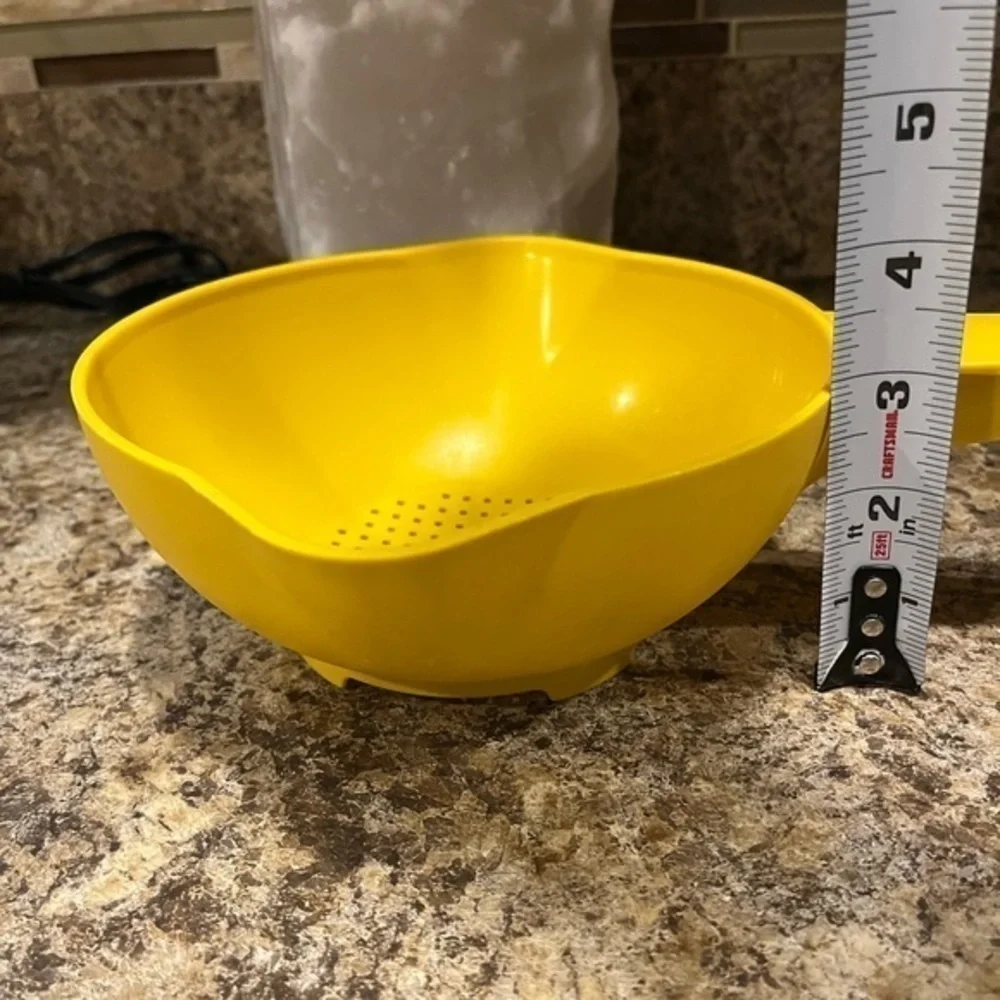 Vintage Tupperware Double Spouted Strainer